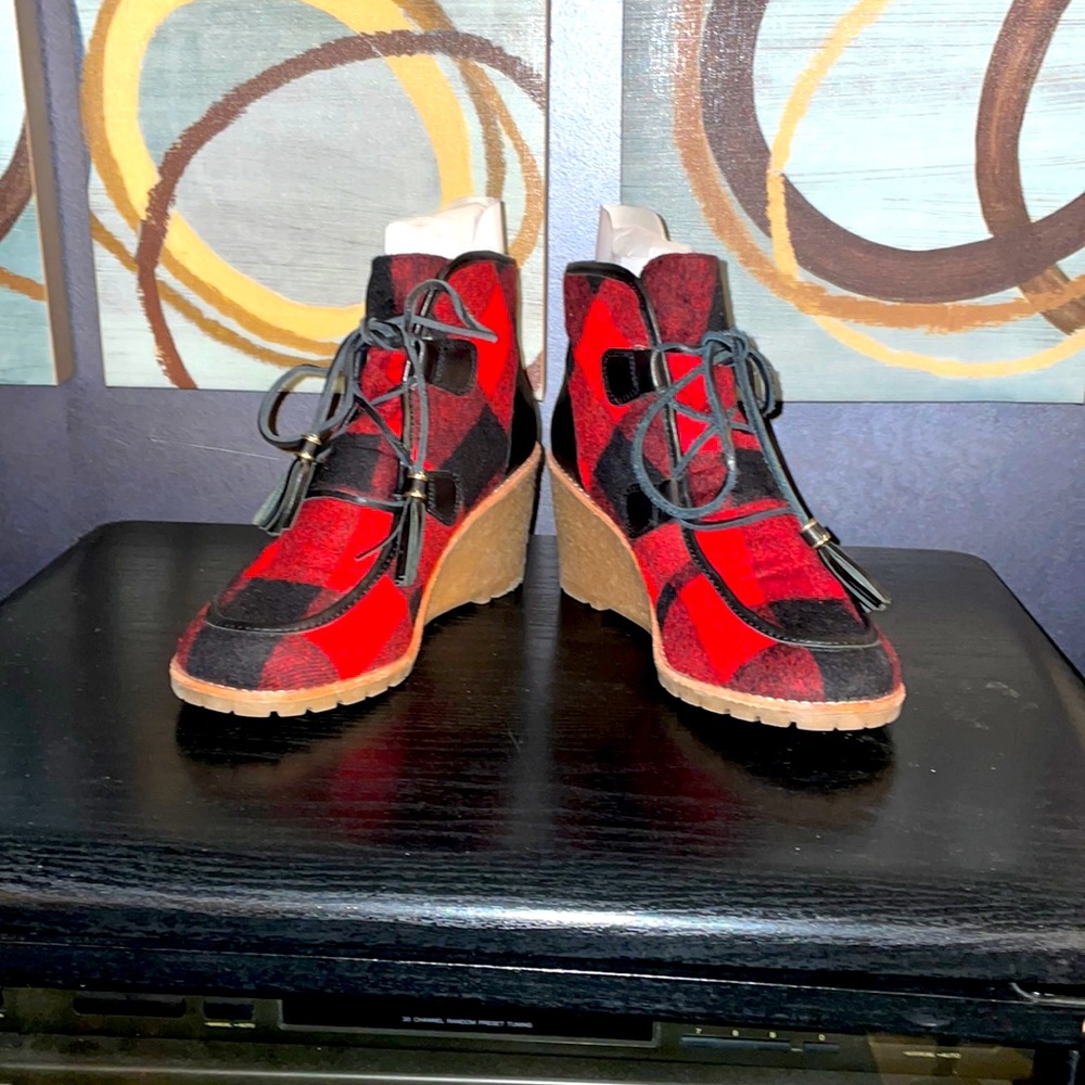 Women’s plaid ankle boot by Bass